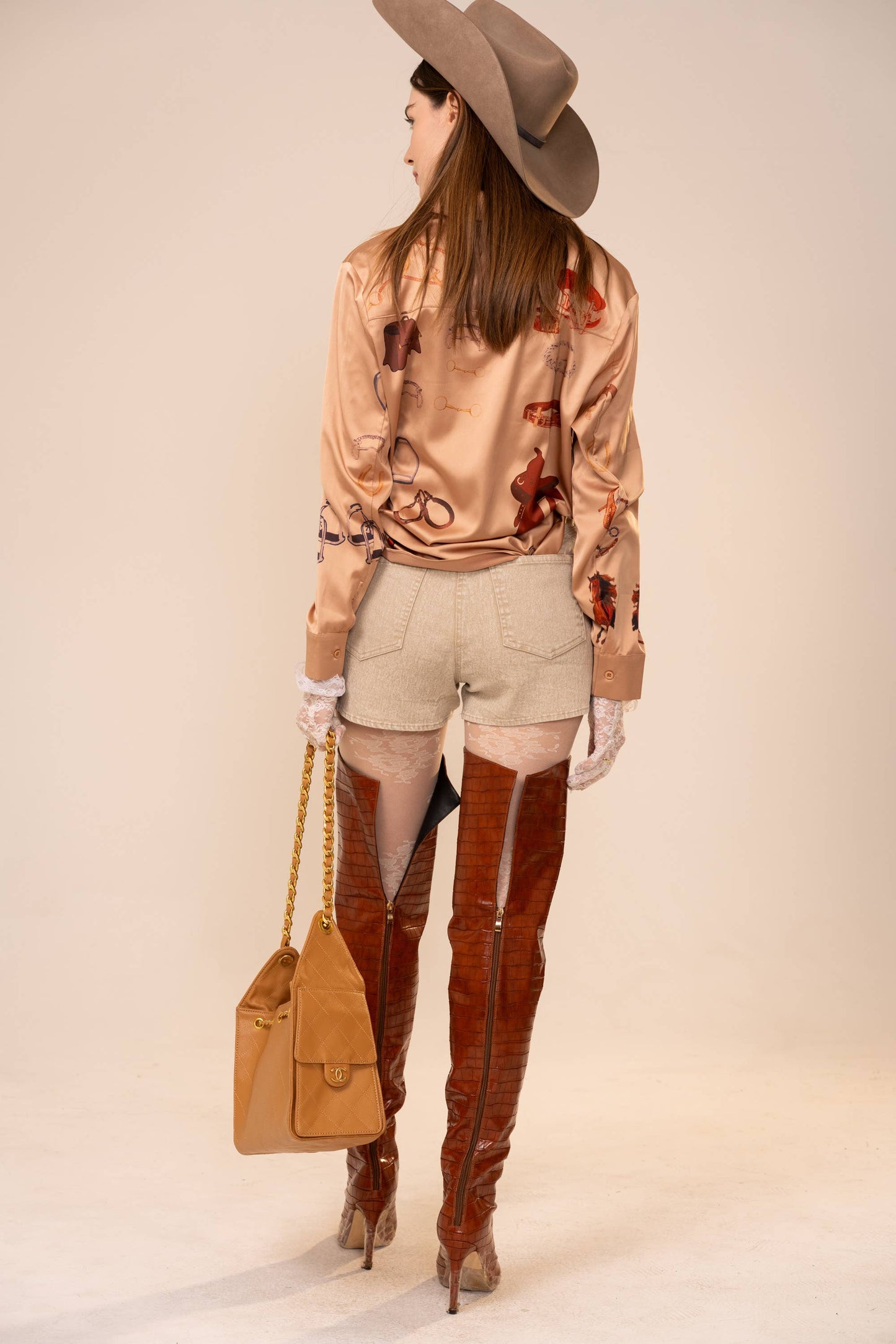37926P Hook Detail Yoke Seam Denim Shorts
